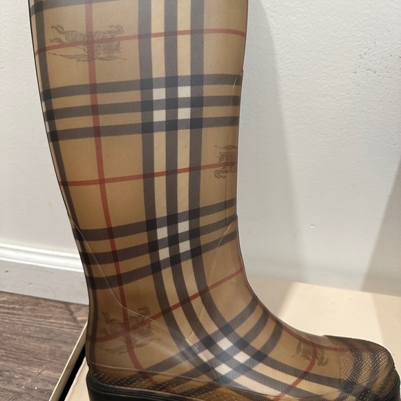 Plaid Burberry Rainboots - Picture 9 of 12